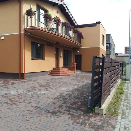 Juro Guest House Šiauliai Екстериор снимка