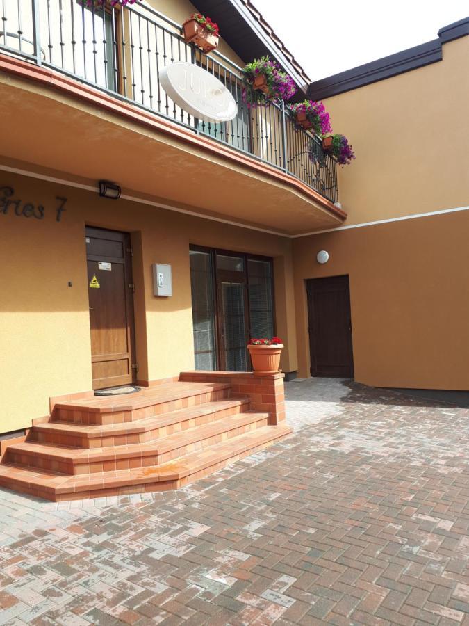 Juro Guest House Šiauliai Екстериор снимка