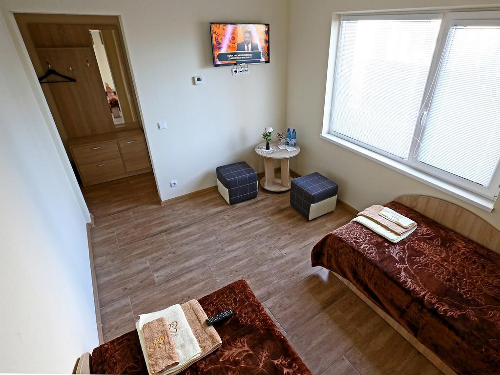 Juro Guest House Šiauliai Екстериор снимка